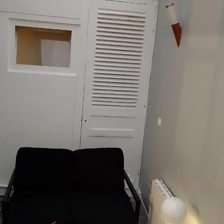 Appartement 2 Pieces - Arrivee Tardive Possible. *